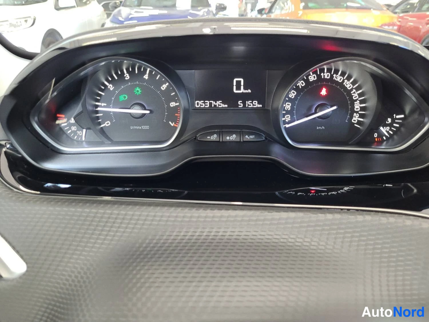 Punainen Peugeot 208 2017, kuva 14