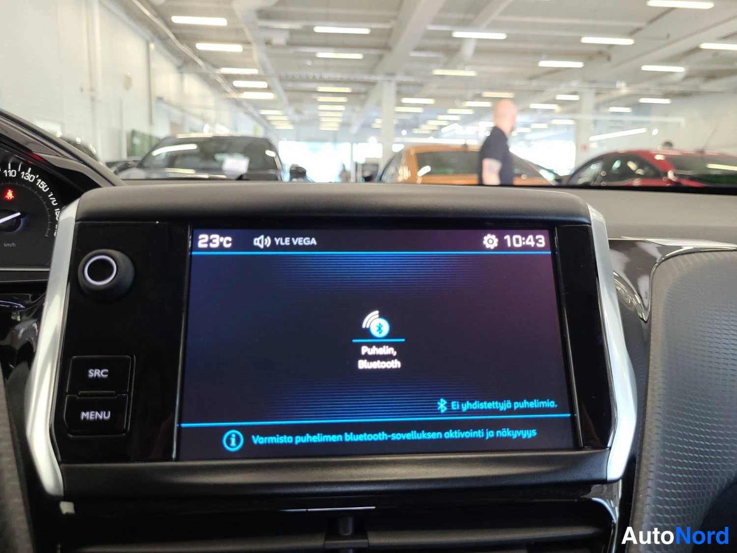 Punainen Peugeot 208 2017, kuva 18
