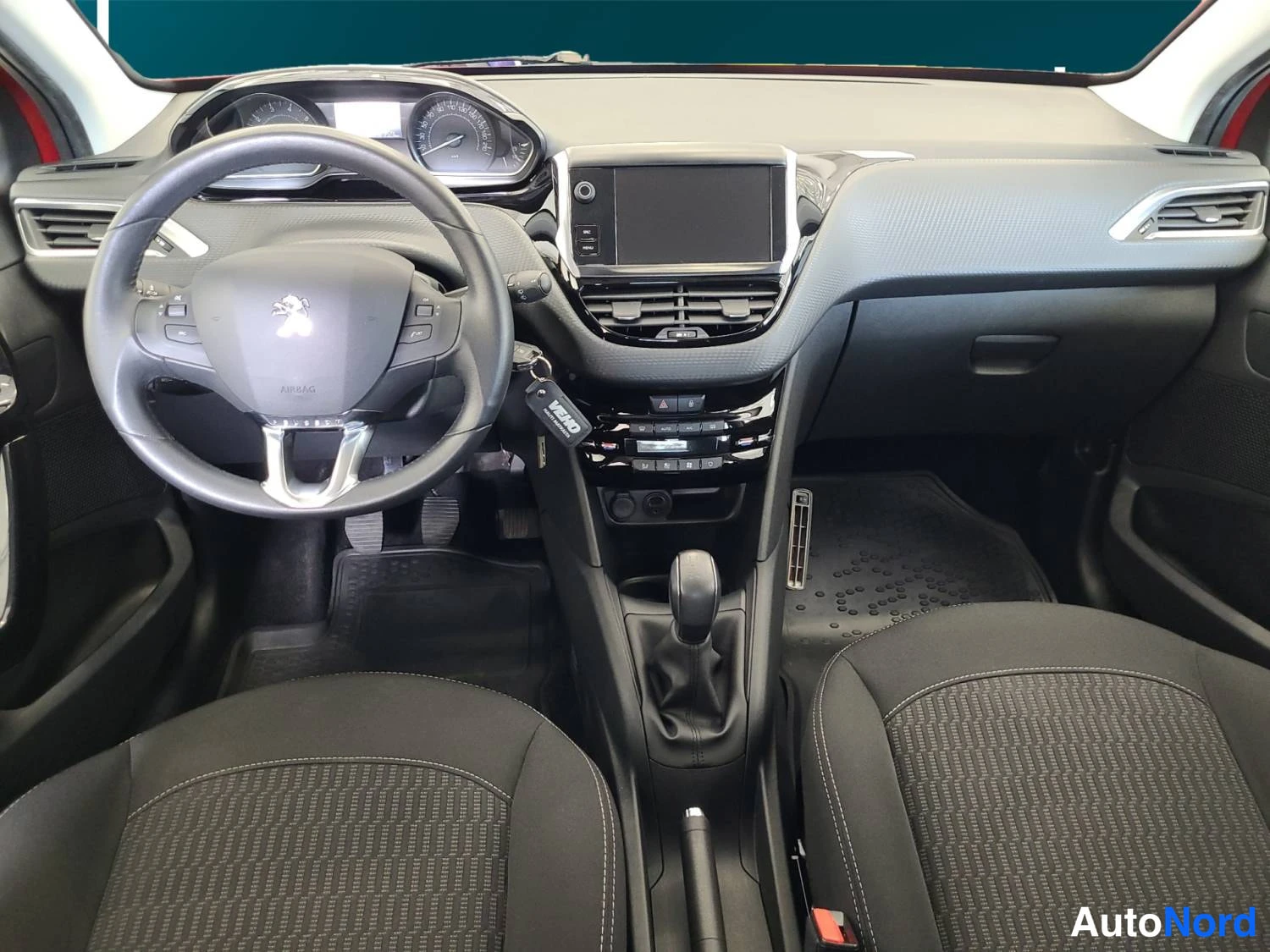 Punainen Peugeot 208 2017, kuva 20