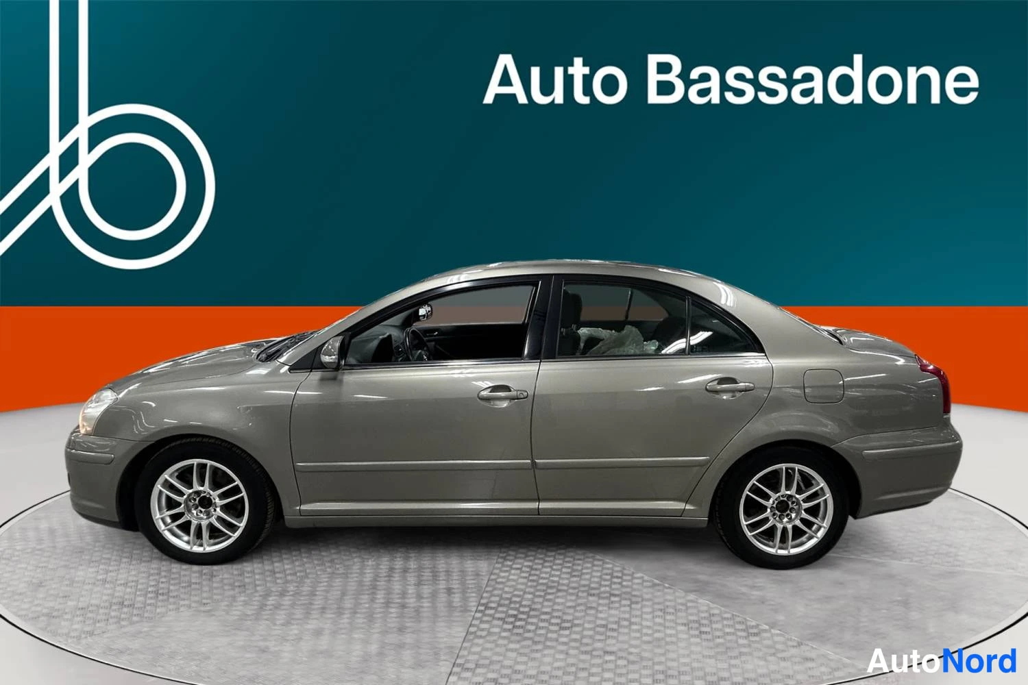 Toyota Avensis 2007, sivulta, kuva 4