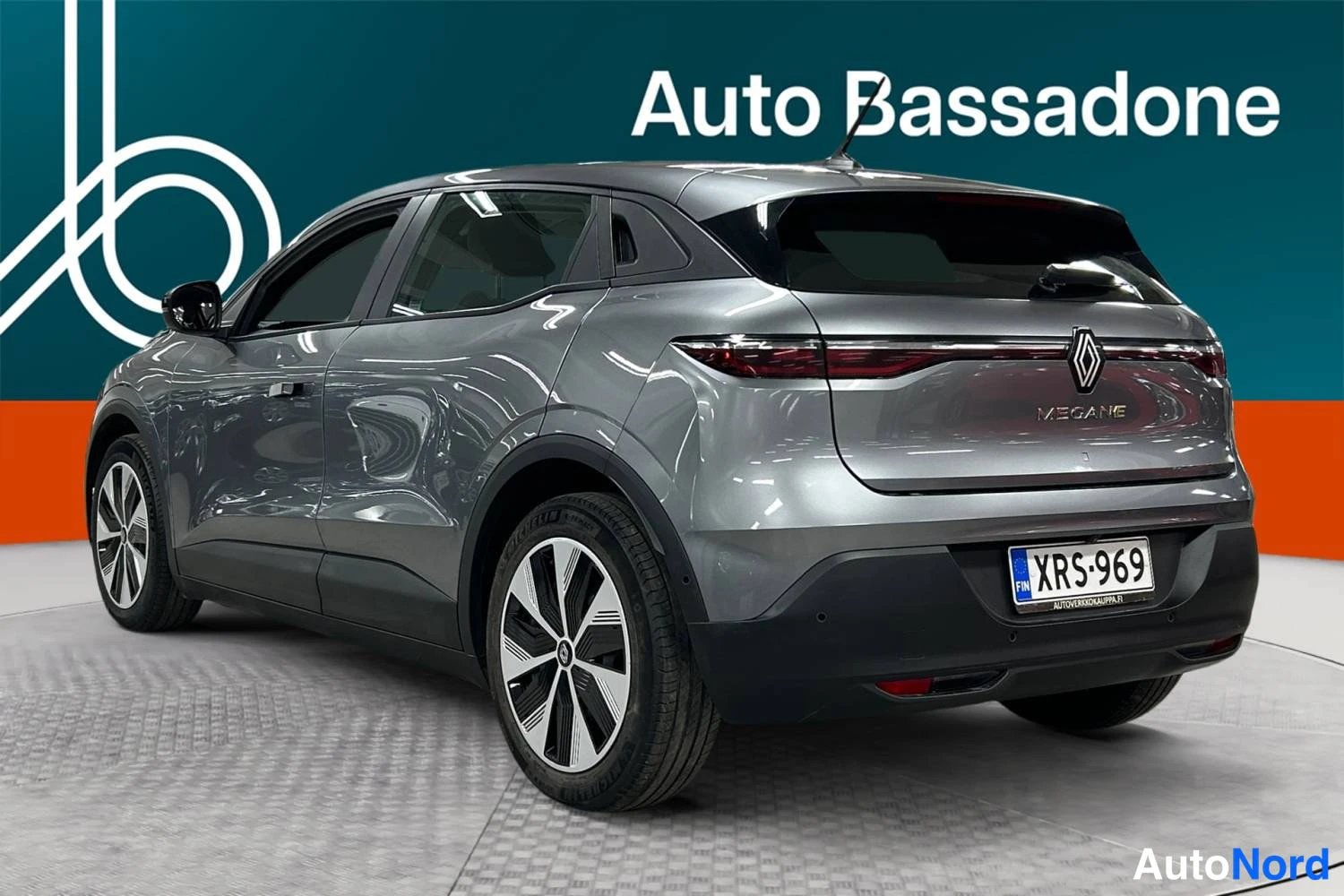 Harmaa Renault Megane E-Tech electric 2023, takaviisto, kuva 8