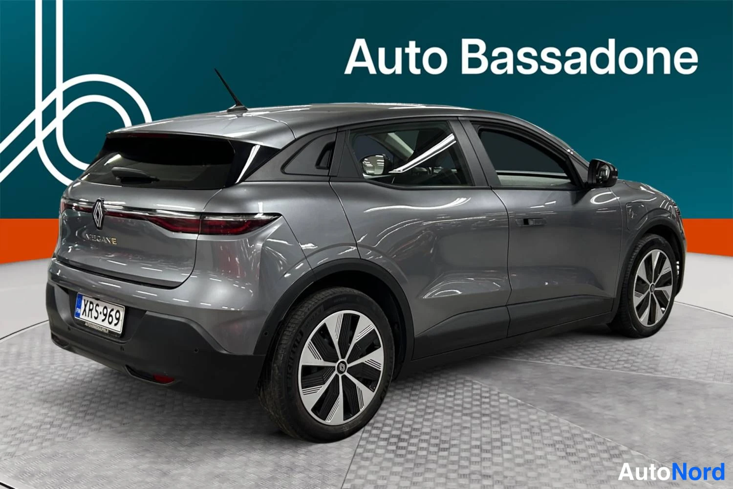 Harmaa Renault Megane E-Tech electric 2023, takaviisto, kuva 7