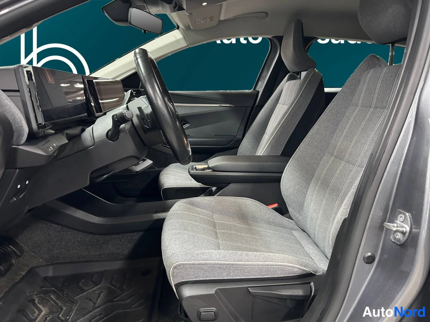 Harmaa Renault Megane E-Tech electric 2023, kuva 16