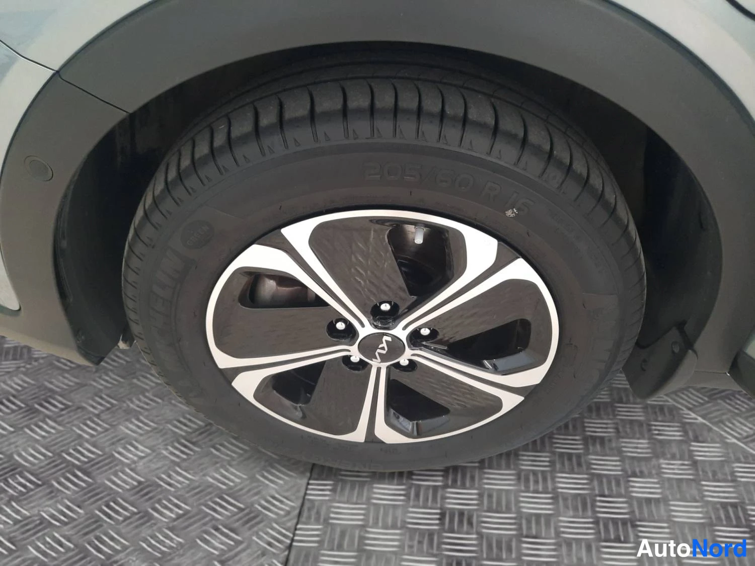 Harmaa Kia Xceed 2023, kuva 12