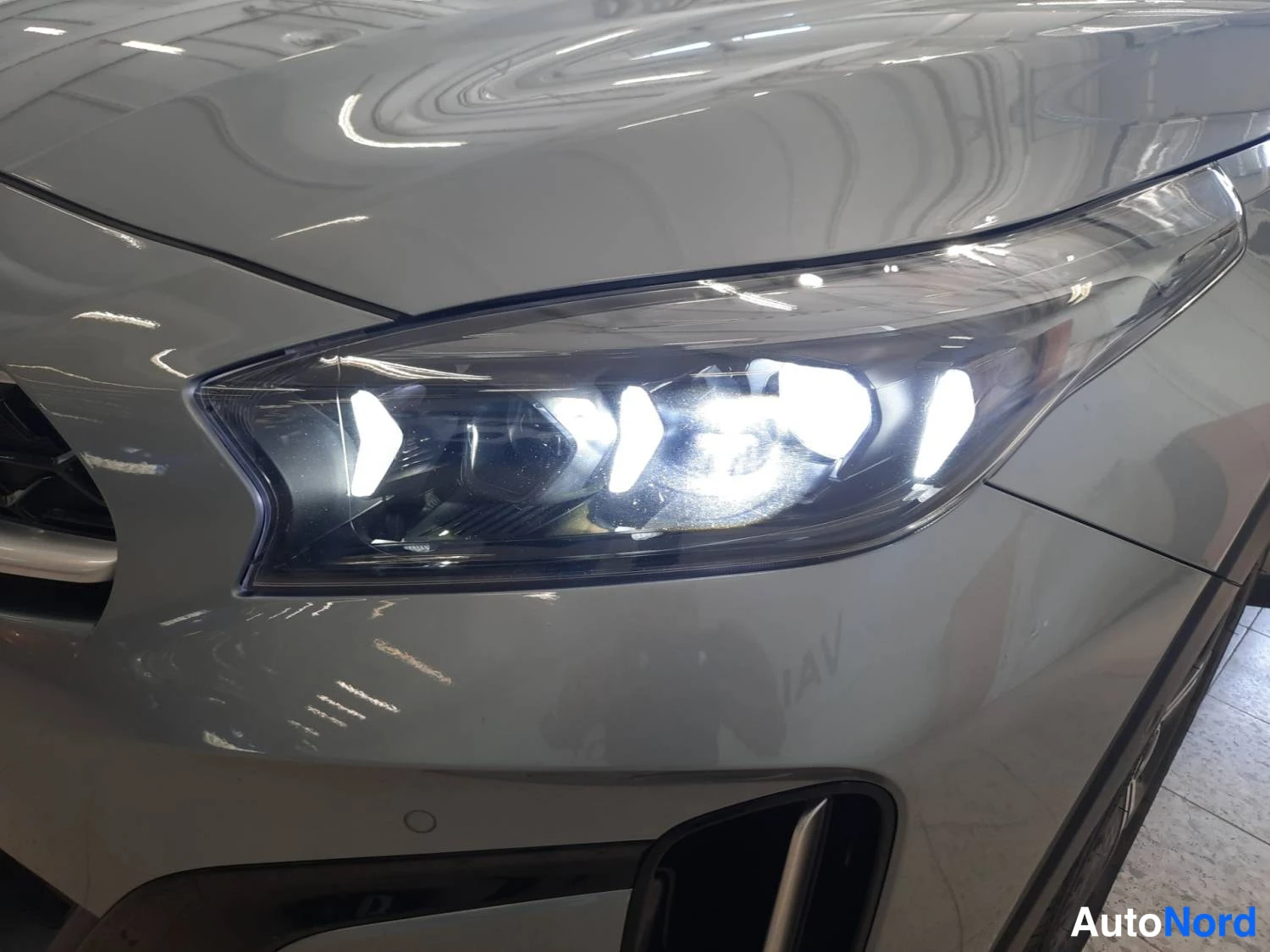 Harmaa Kia Xceed 2023, edestä, kuva 8