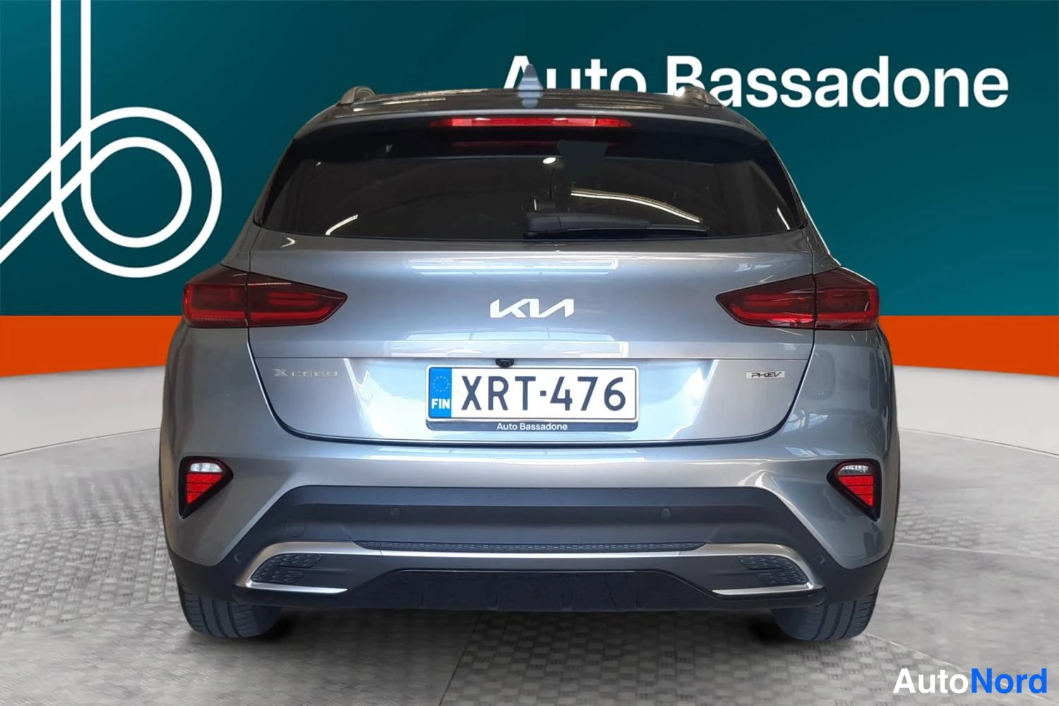 Harmaa Kia Xceed 2023, etuviisto, keula vasemmalle, kuva 4