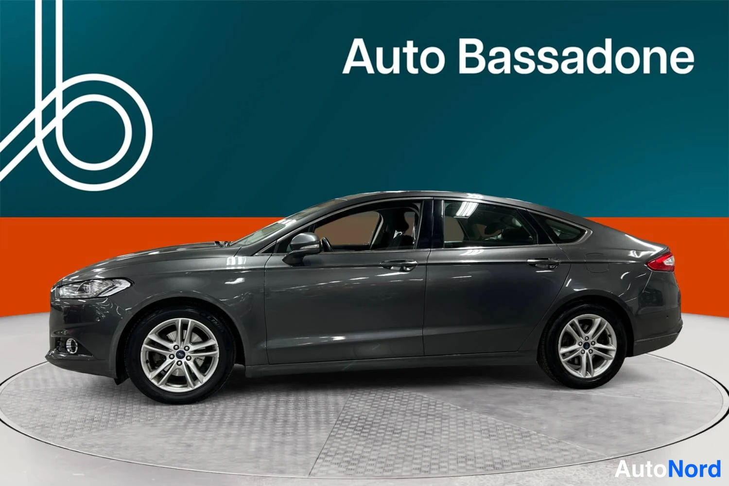 Harmaa Ford Mondeo 2015, sivulta, kuva 5