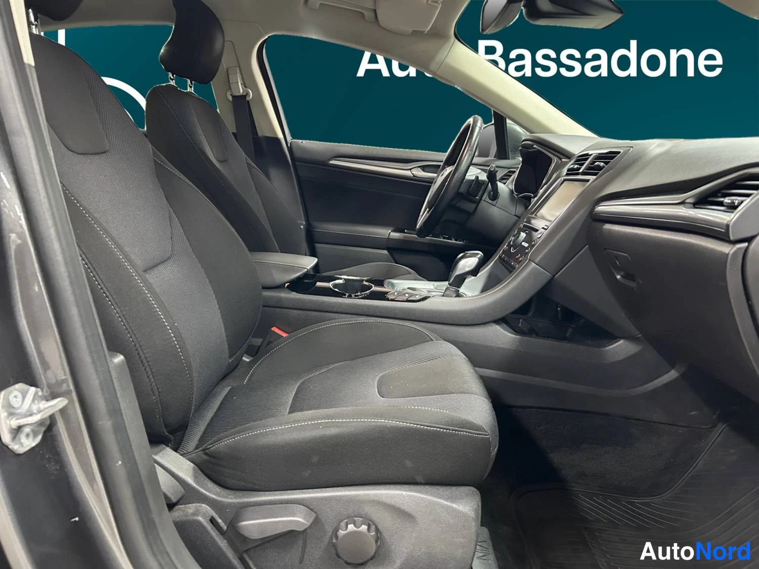 Harmaa Ford Mondeo 2015, kuva 15