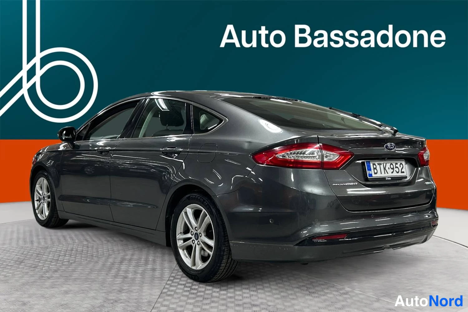 Harmaa Ford Mondeo 2015, takaviisto, kuva 7