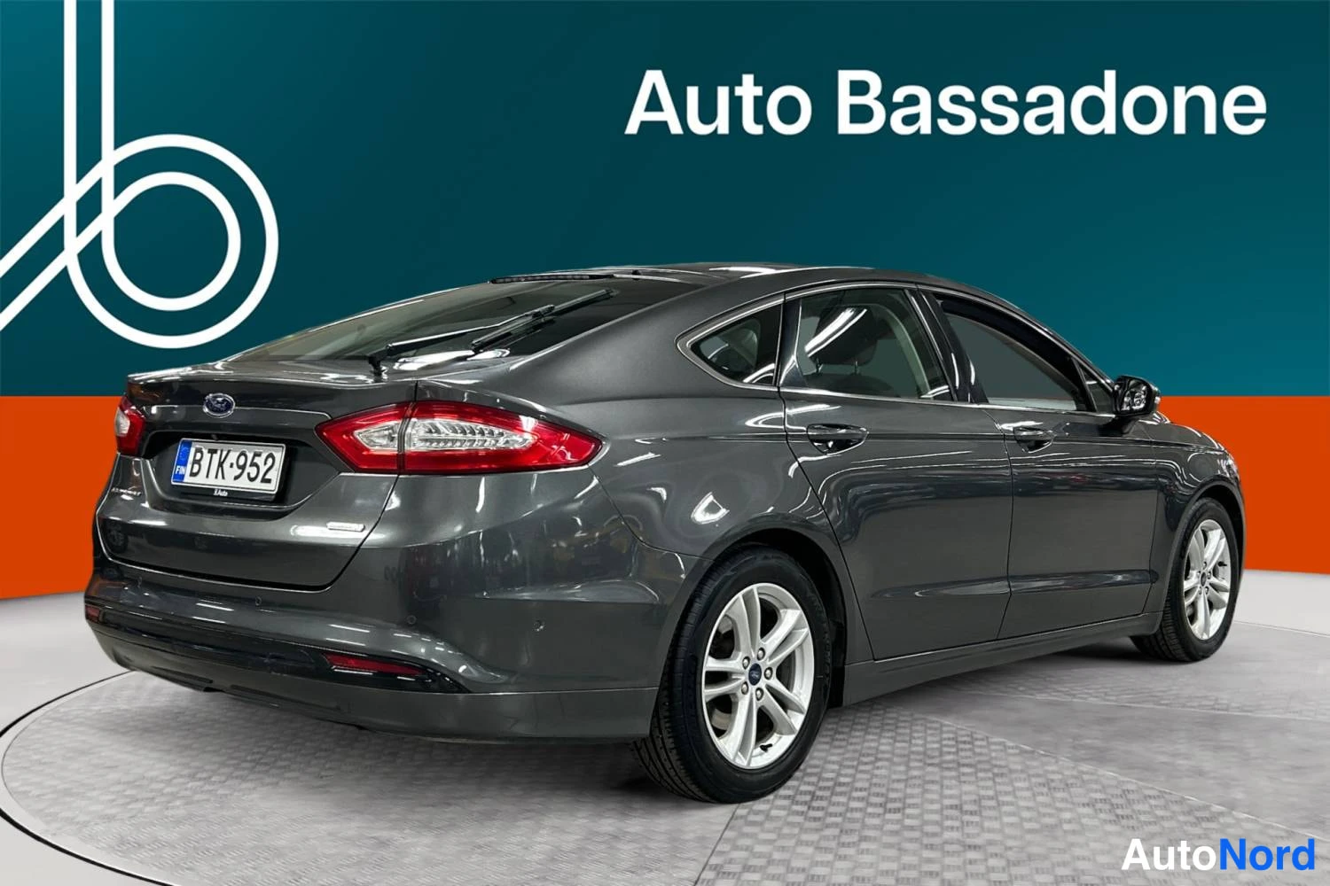 Harmaa Ford Mondeo 2015, takaviisto, kuva 8