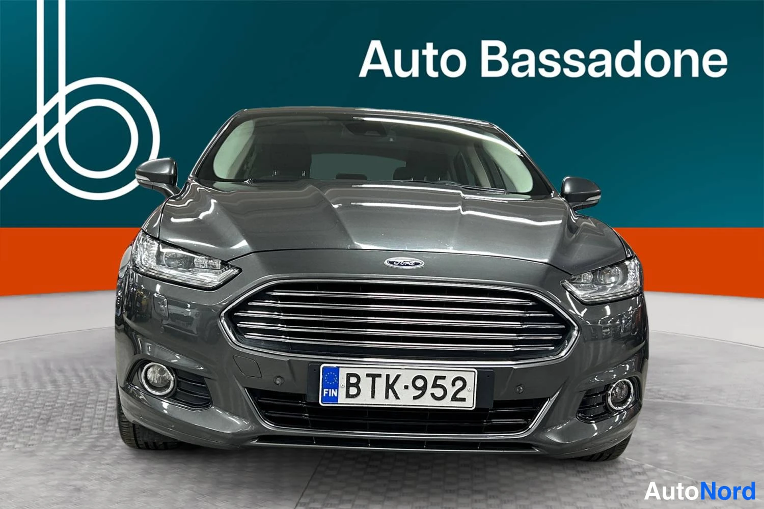 Harmaa Ford Mondeo 2015, edestä, kuva 4