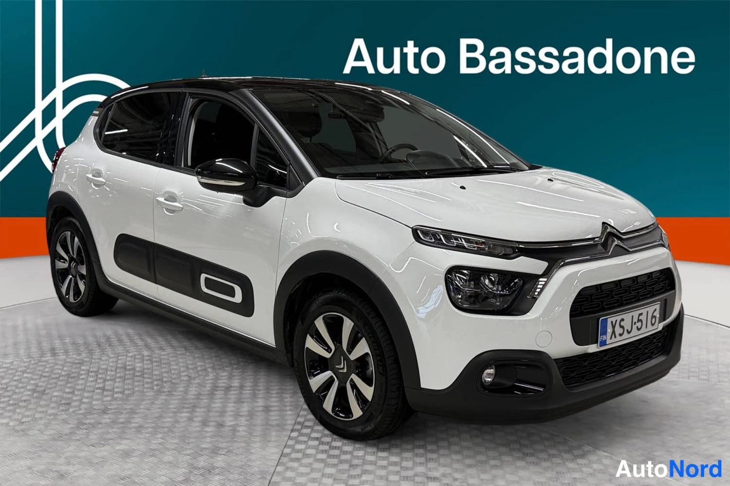 Valkoinen Citroen C3 2024, etuviisto, keula oikealle, kuva 3