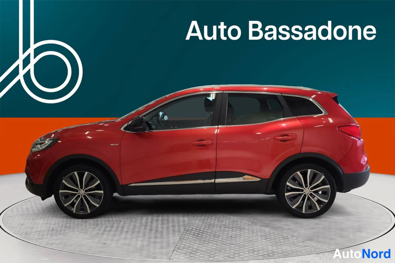 Punainen Renault Kadjar 2016, sivulta, kuva 4