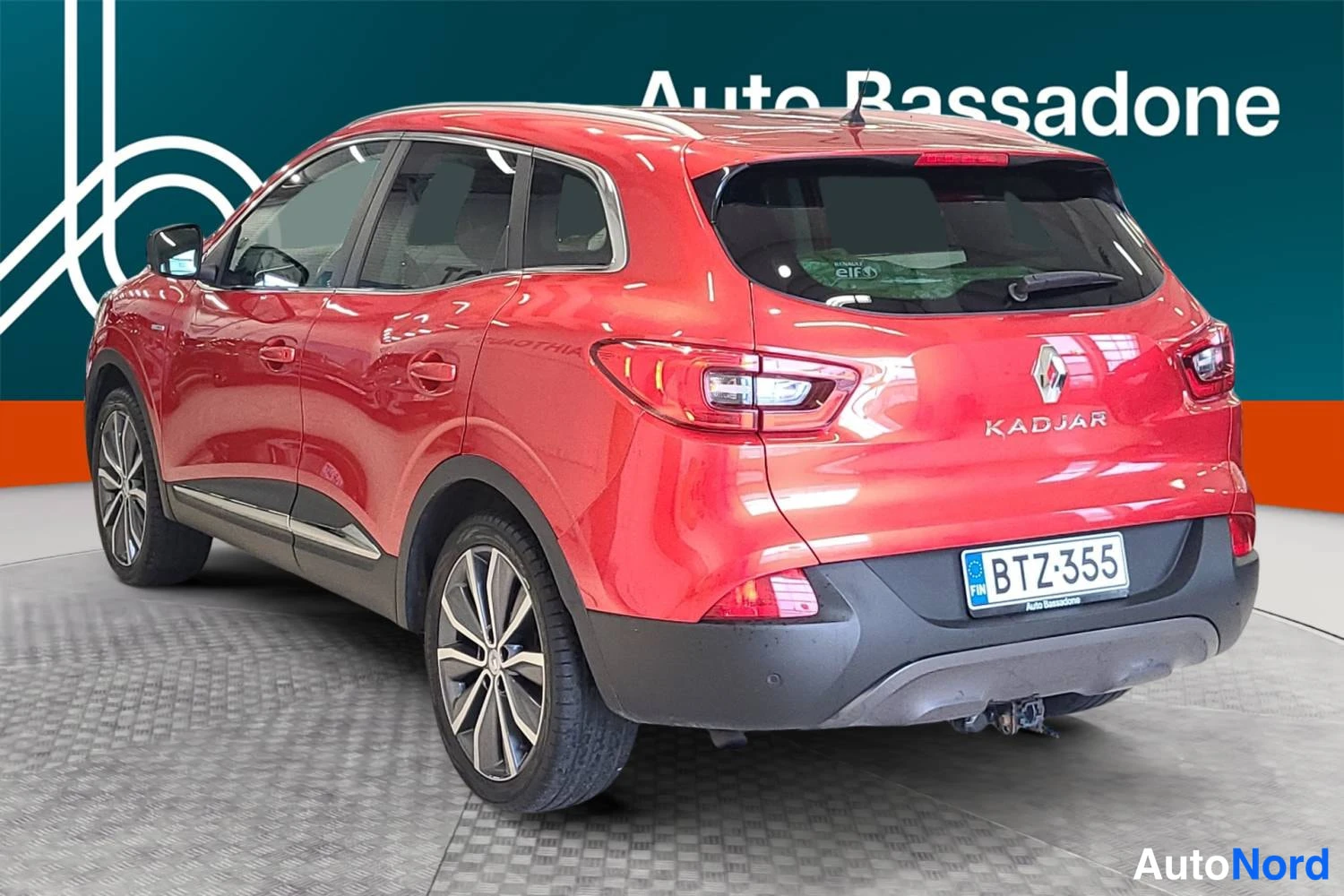 Punainen Renault Kadjar 2016, takaviisto, kuva 6