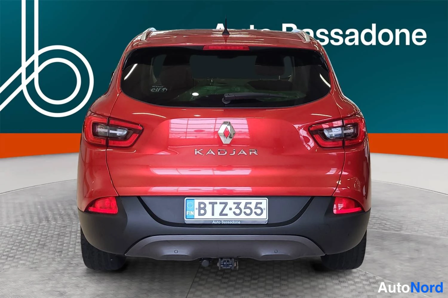 Punainen Renault Kadjar 2016, takaa, kuva 8