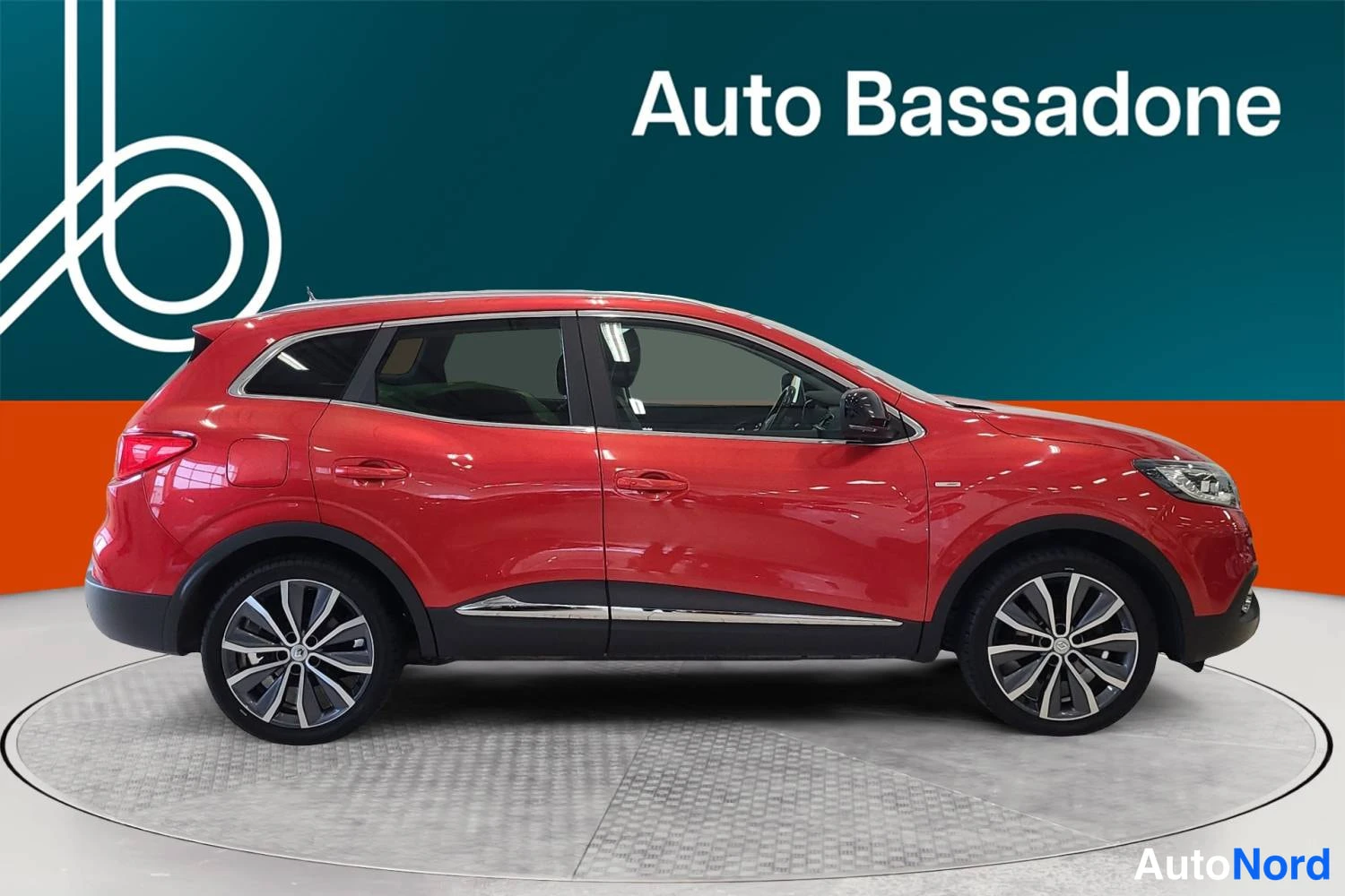 Punainen Renault Kadjar 2016, sivulta, kuva 5