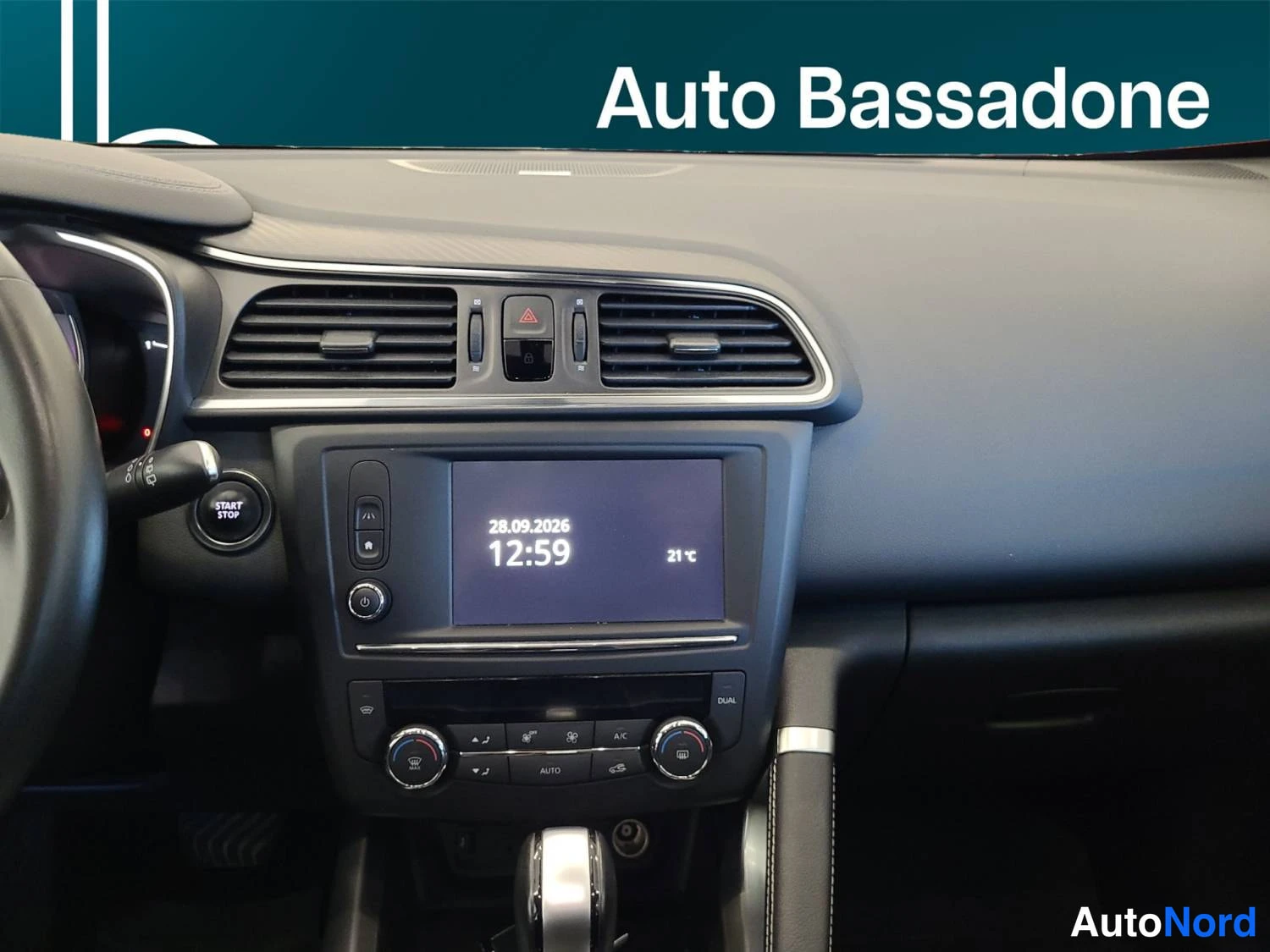 Sininen Renault Kadjar 2017, kuva 9