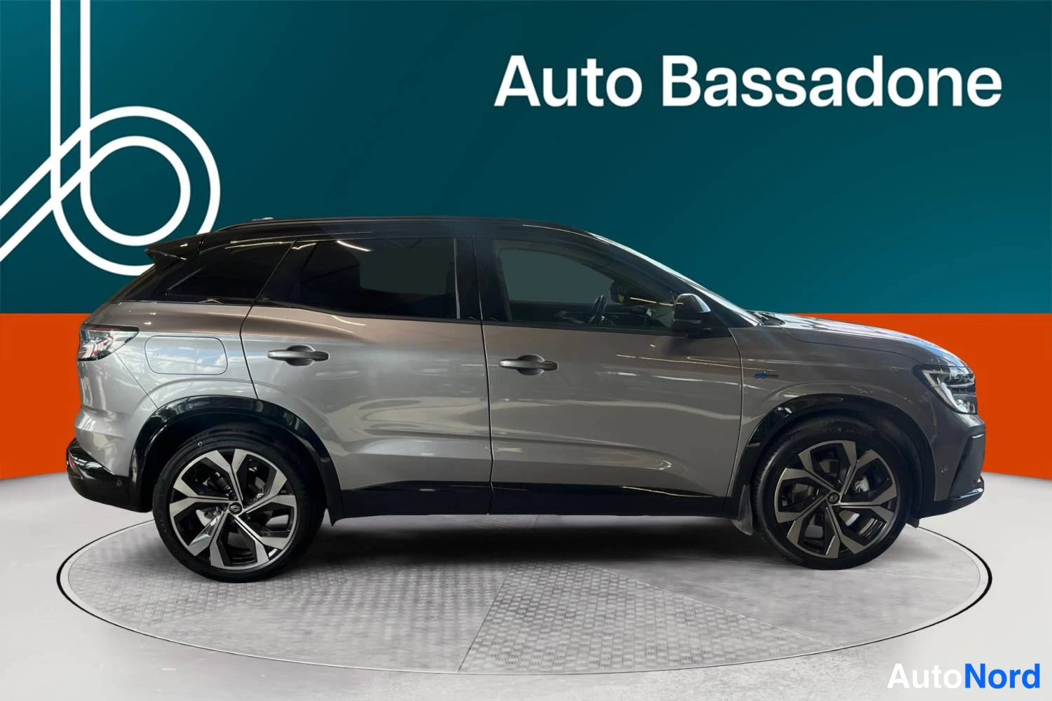 Harmaa Renault Austral 2023, sivulta, kuva 5