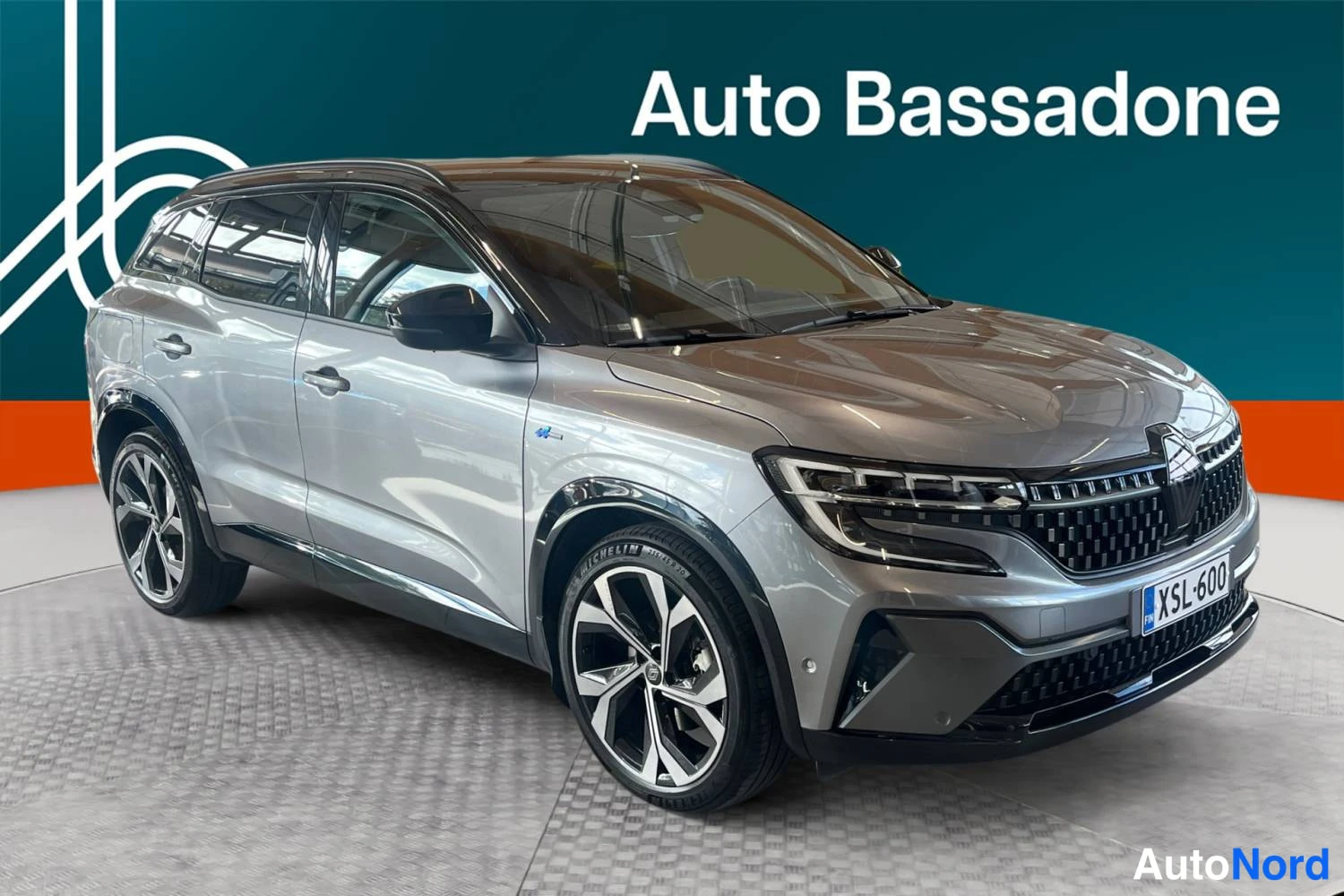 Harmaa Renault Austral 2023, etuviisto, keula oikealle, kuva 2