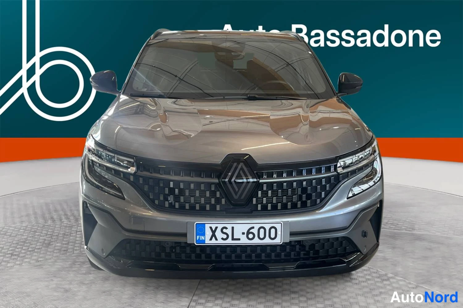 Harmaa Renault Austral 2023, edestä, kuva 3