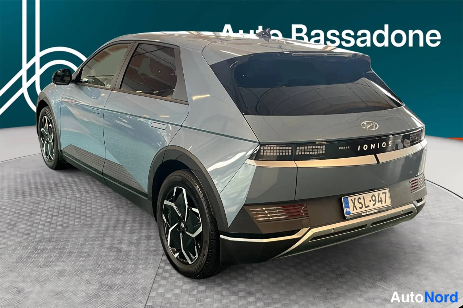 Harmaa Hyundai Ioniq 5 2024, takaviisto, kuva 6