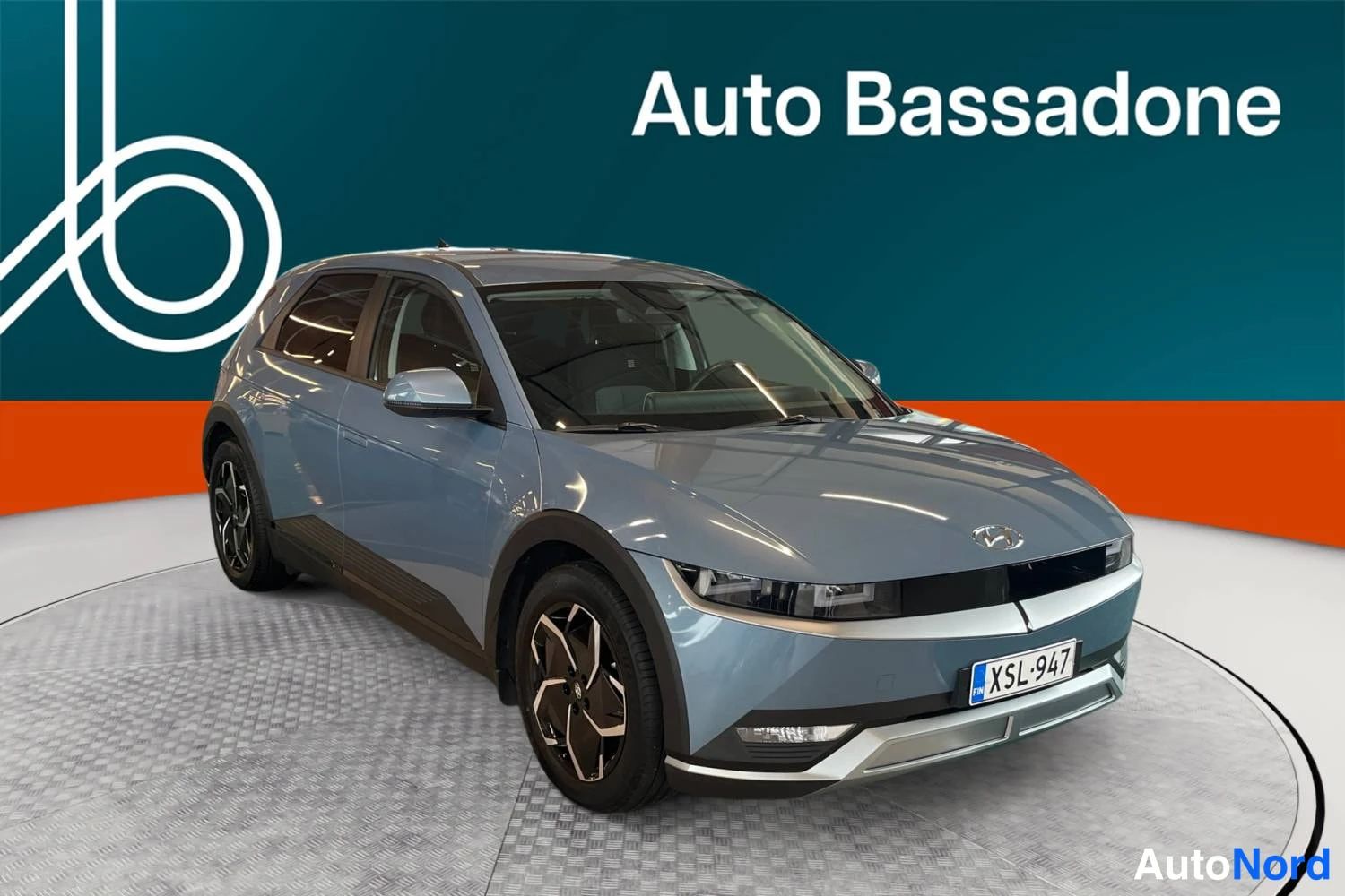 Harmaa Hyundai Ioniq 5 2024, etuviisto, keula oikealle, kuva 3