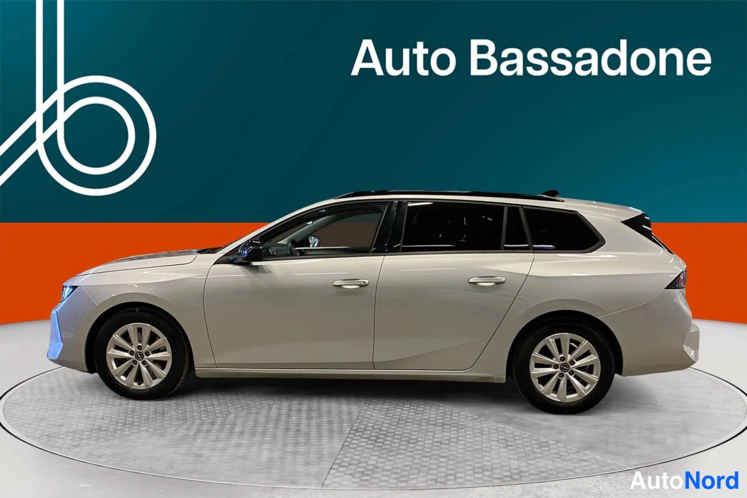 Hopea Opel Astra 2024, sivulta, kuva 4