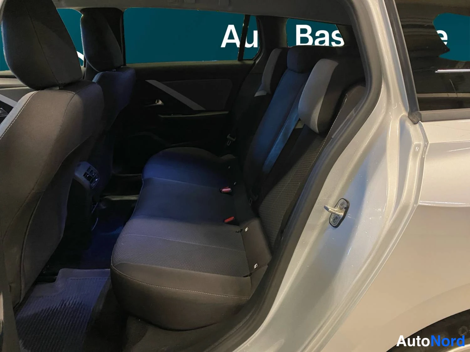 Hopea Opel Astra 2024, kuva 25