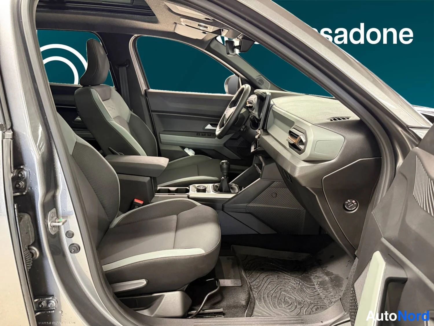 Harmaa Dacia Bigster 2025, kuva 15