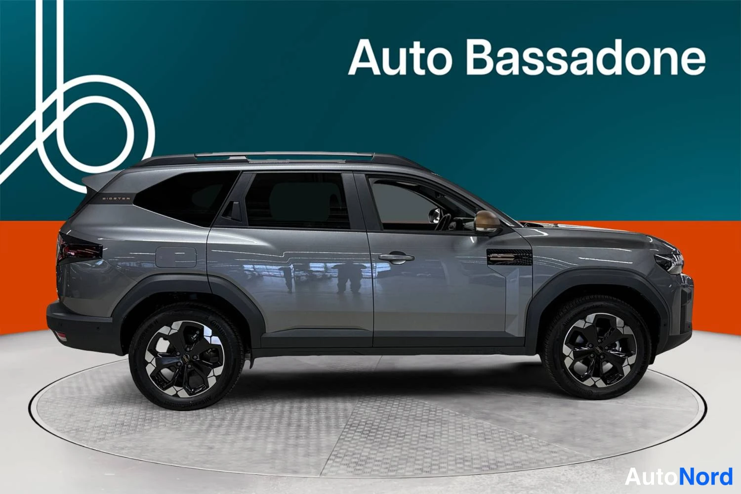 Harmaa Dacia Bigster 2025, sivulta, kuva 4