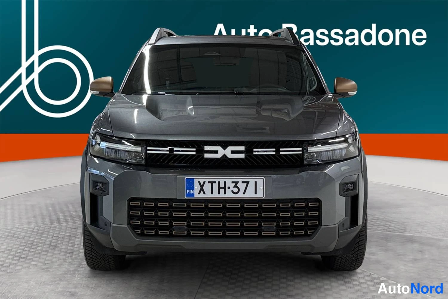 Harmaa Dacia Bigster 2025, edestä, kuva 3