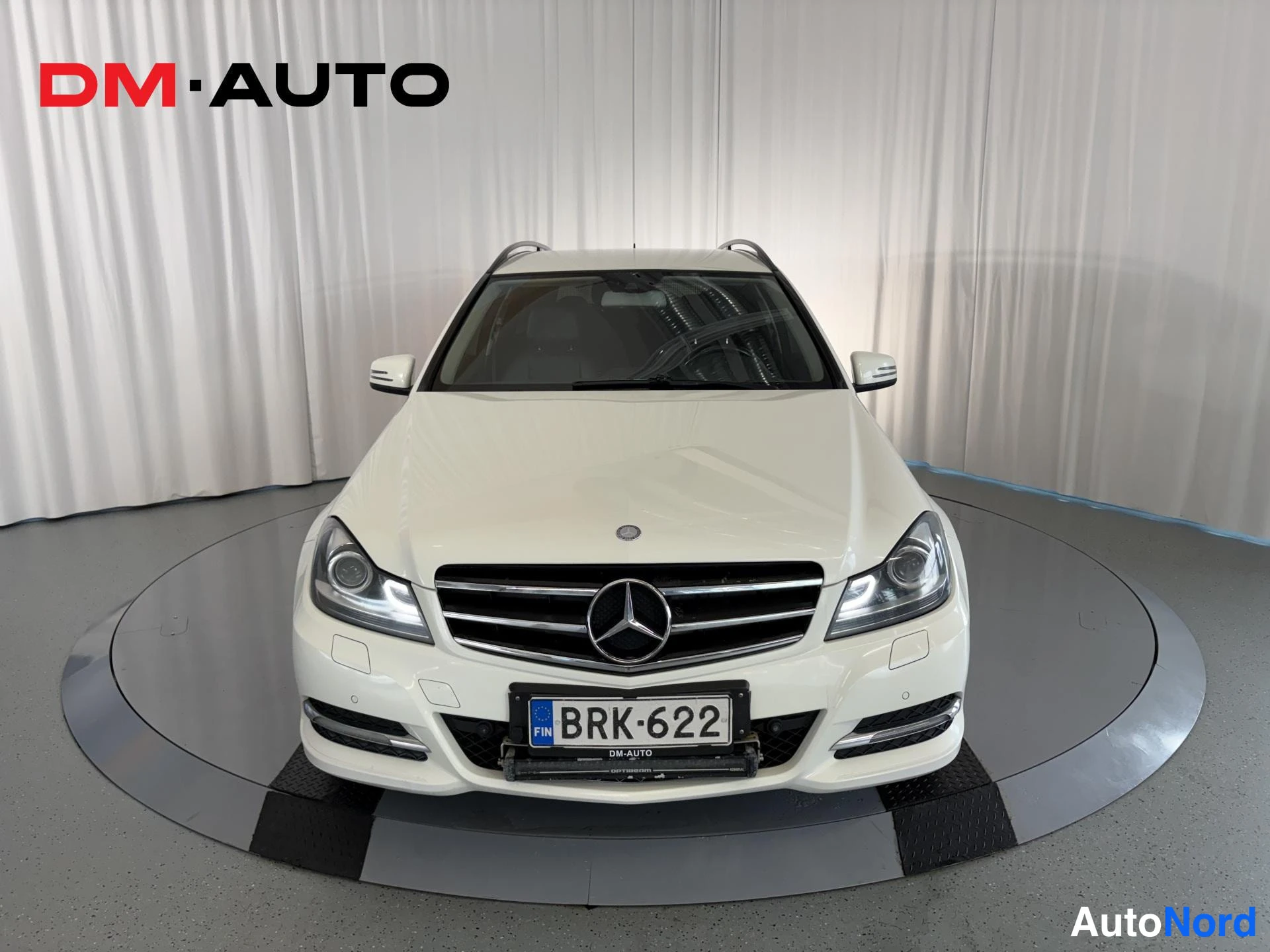Valkoinen Mercedes-Benz C 250 d 4MATIC 2012, edestä, kuva 4