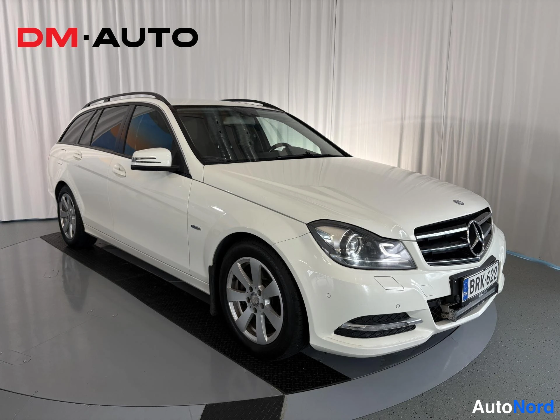 Valkoinen Mercedes-Benz C 250 d 4MATIC 2012, etuviisto, keula oikealle, kuva 3