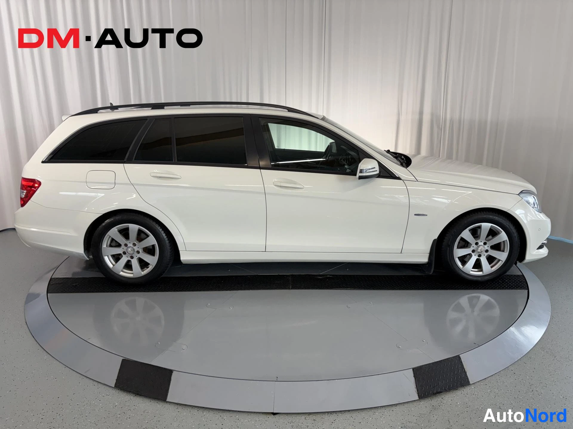Valkoinen Mercedes-Benz C 250 d 4MATIC 2012, sivulta, kuva 5