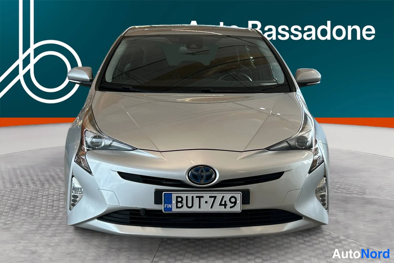Hopea Toyota Prius 2017, edestä, kuva 4
