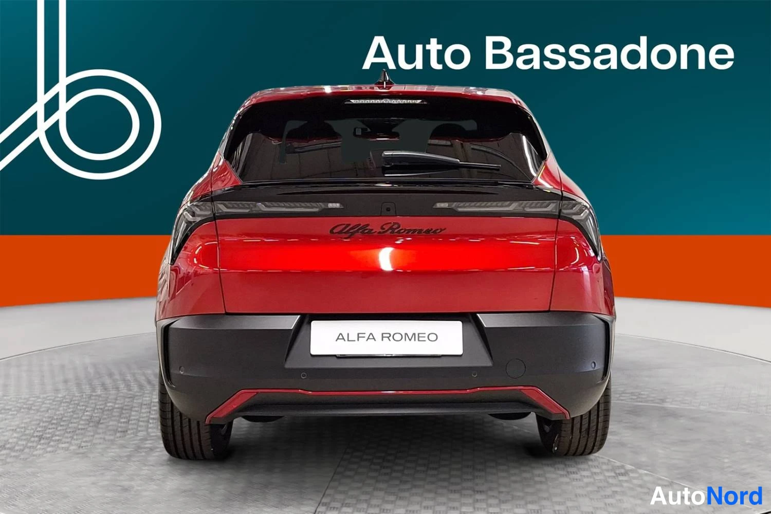 Punainen Alfa Romeo Junior 2026, takaa, kuva 8