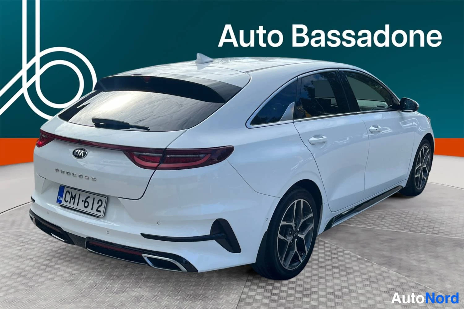 Valkoinen Kia Proceed 2020, takaviisto, kuva 7