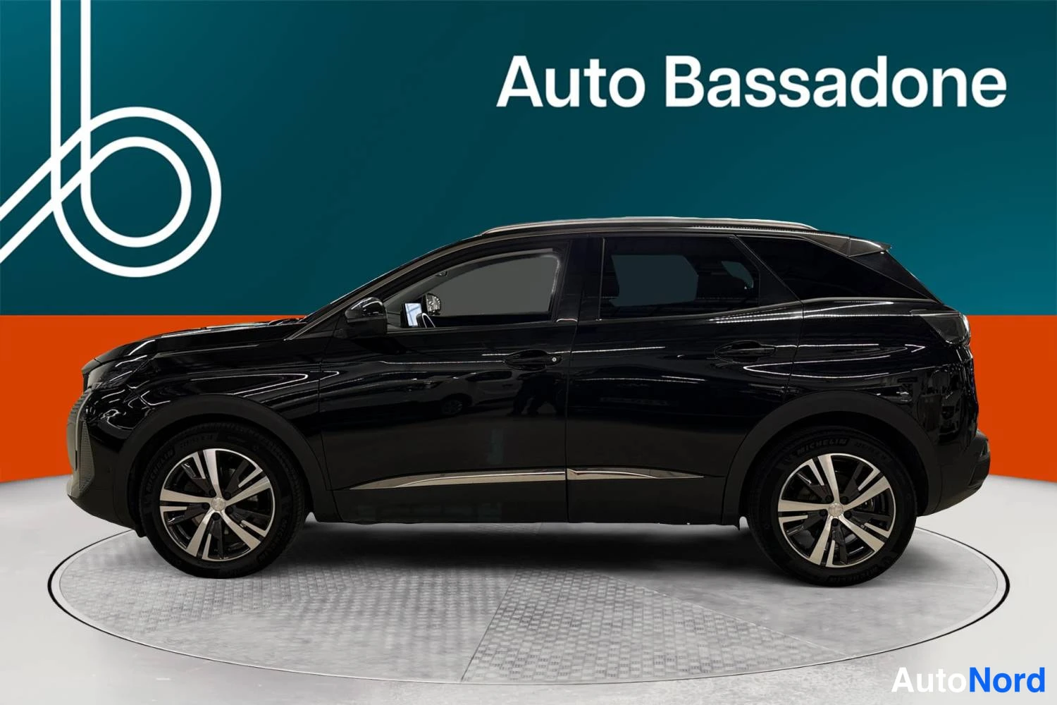 Musta Peugeot 3008 2021, sivulta, kuva 4