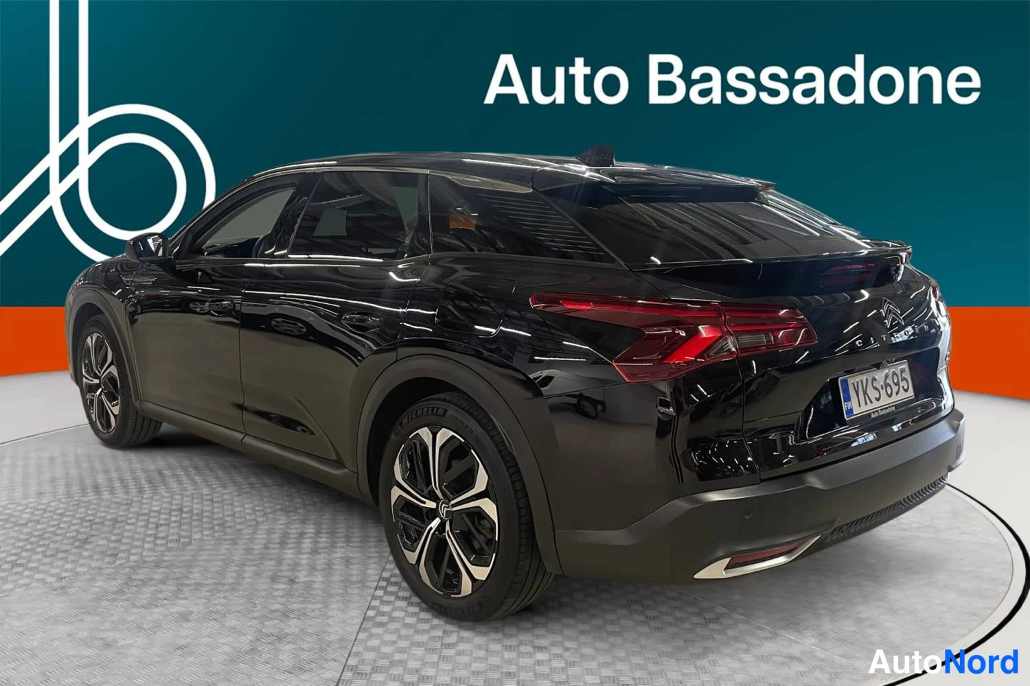 Musta Citroen C5 x 2022, takaviisto, kuva 6