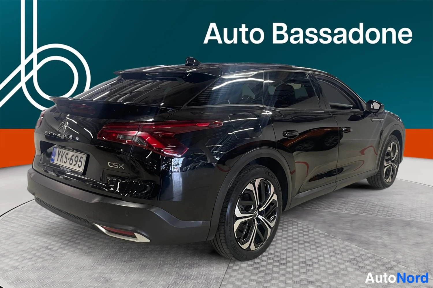 Musta Citroen C5 x 2022, takaviisto, kuva 7