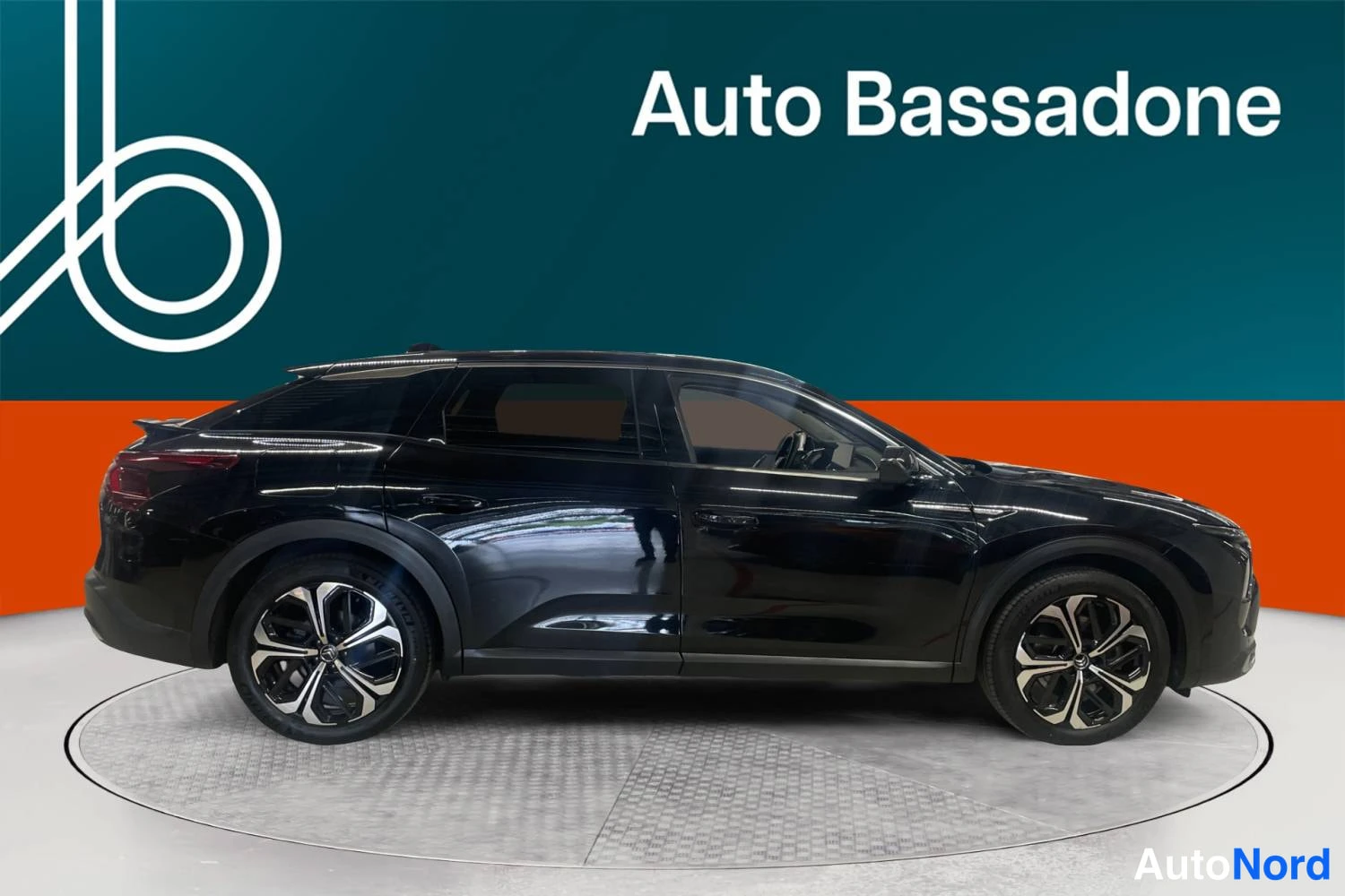 Musta Citroen C5 x 2022, sivulta, kuva 5