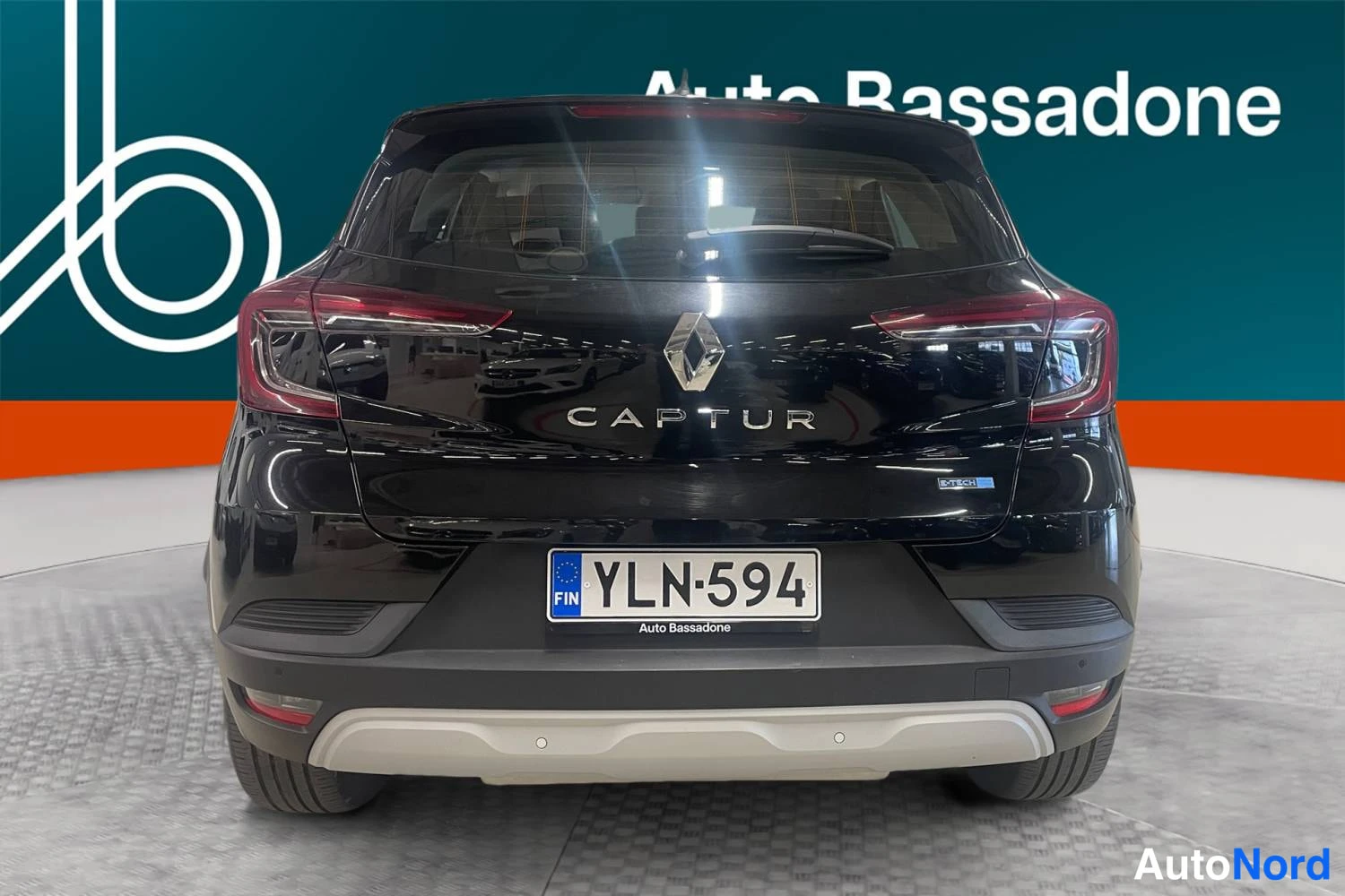 Musta Renault Captur E-TECH Plug-in hybrid 2022, takaa, kuva 7