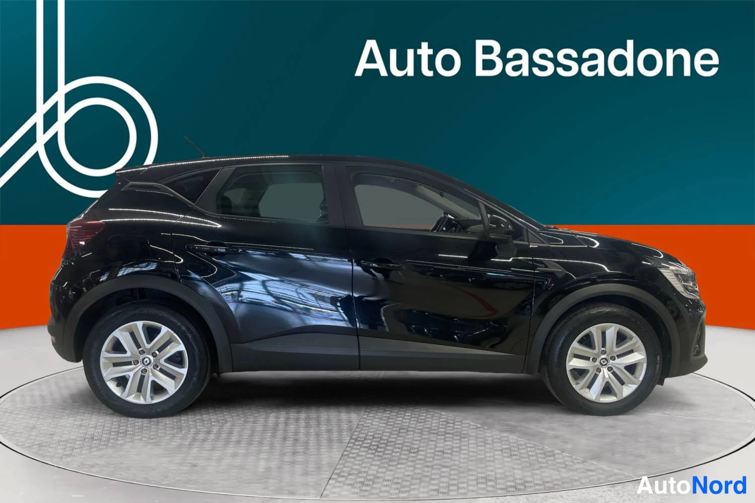 Musta Renault Captur E-TECH Plug-in hybrid 2022, sivulta, kuva 4