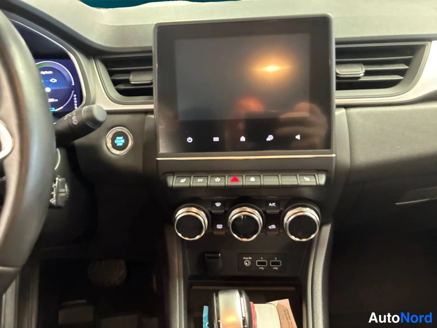 Valkoinen Renault Captur E-TECH Plug-in hybrid 2022, etuviisto, keula oikealle, kuva 6