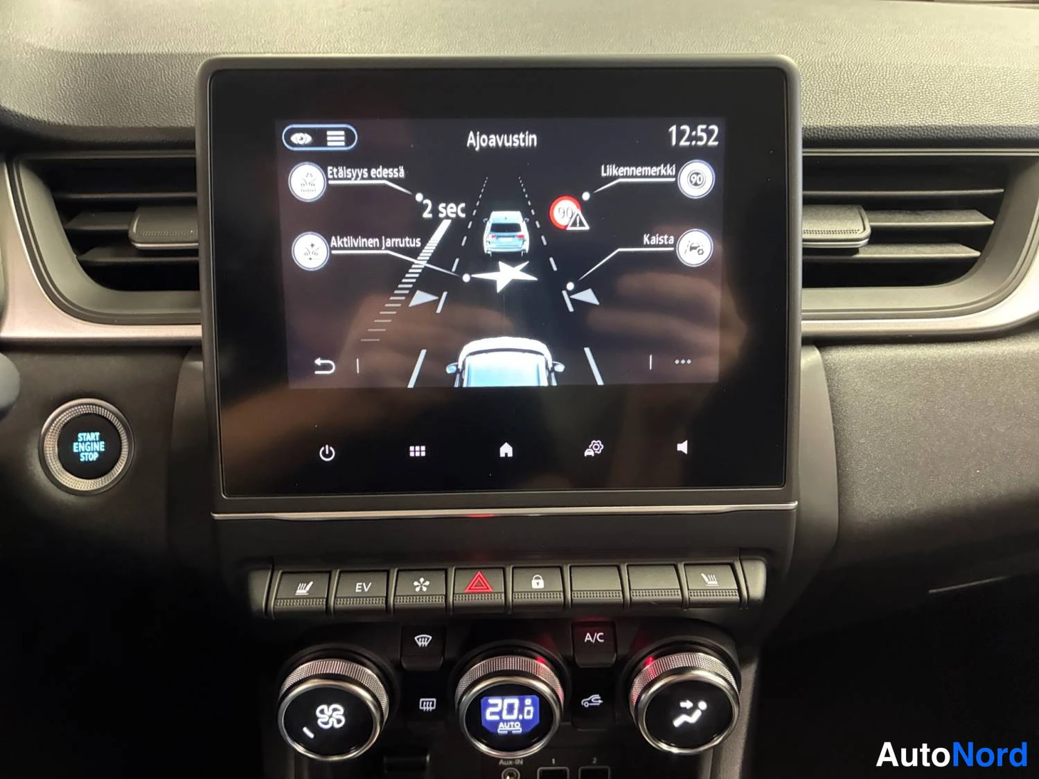 Valkoinen Renault Captur E-TECH Plug-in hybrid 2022, kuva 23