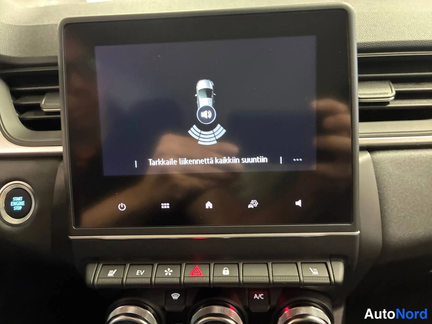 Valkoinen Renault Captur E-TECH Plug-in hybrid 2022, kuva 24