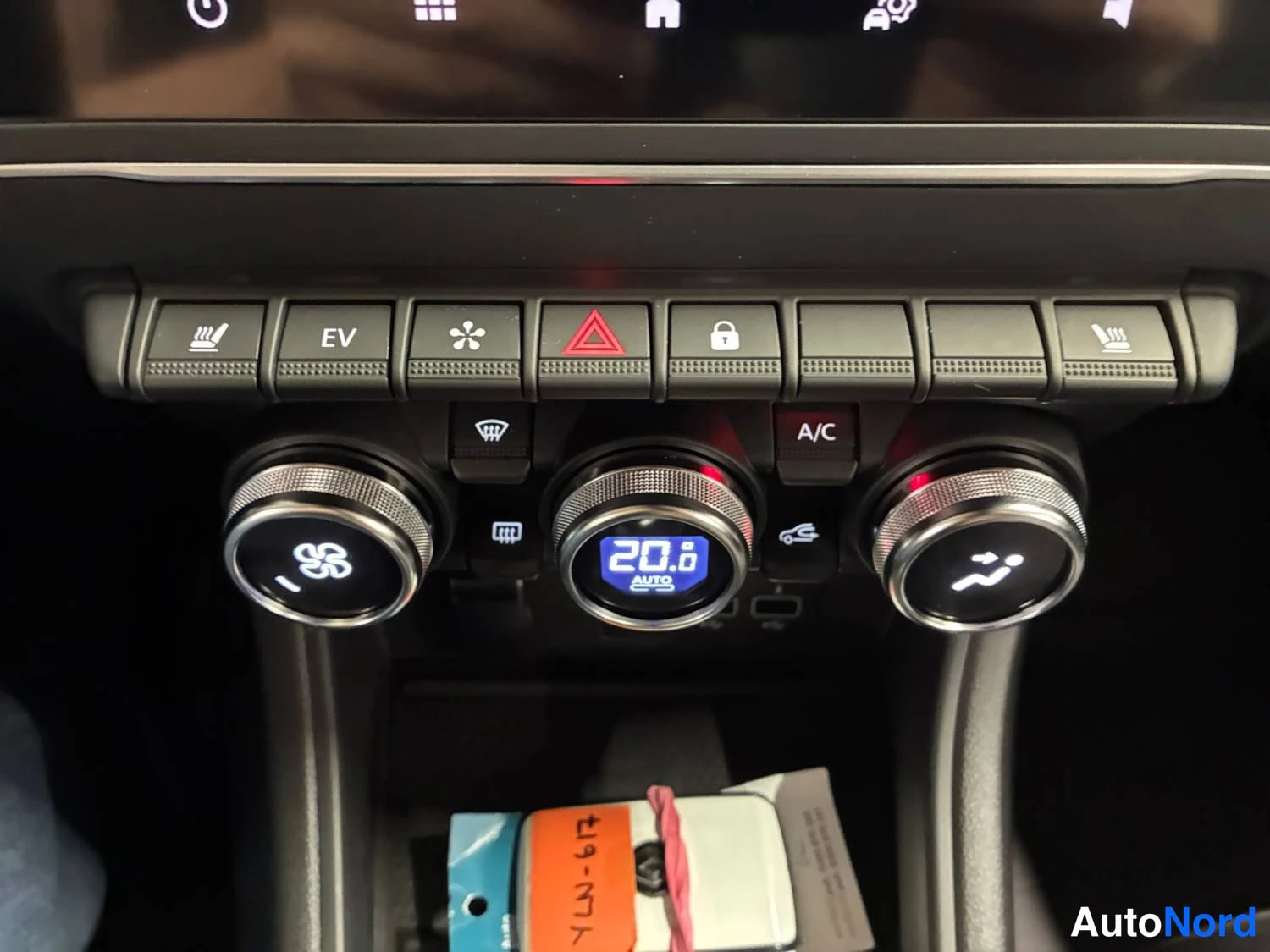 Valkoinen Renault Captur E-TECH Plug-in hybrid 2022, kuva 25