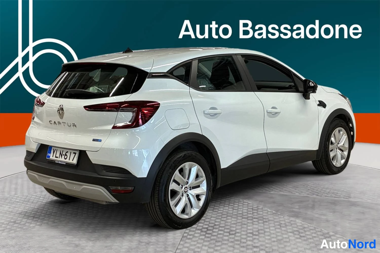 Valkoinen Renault Captur E-TECH Plug-in hybrid 2022, takaviisto, kuva 11