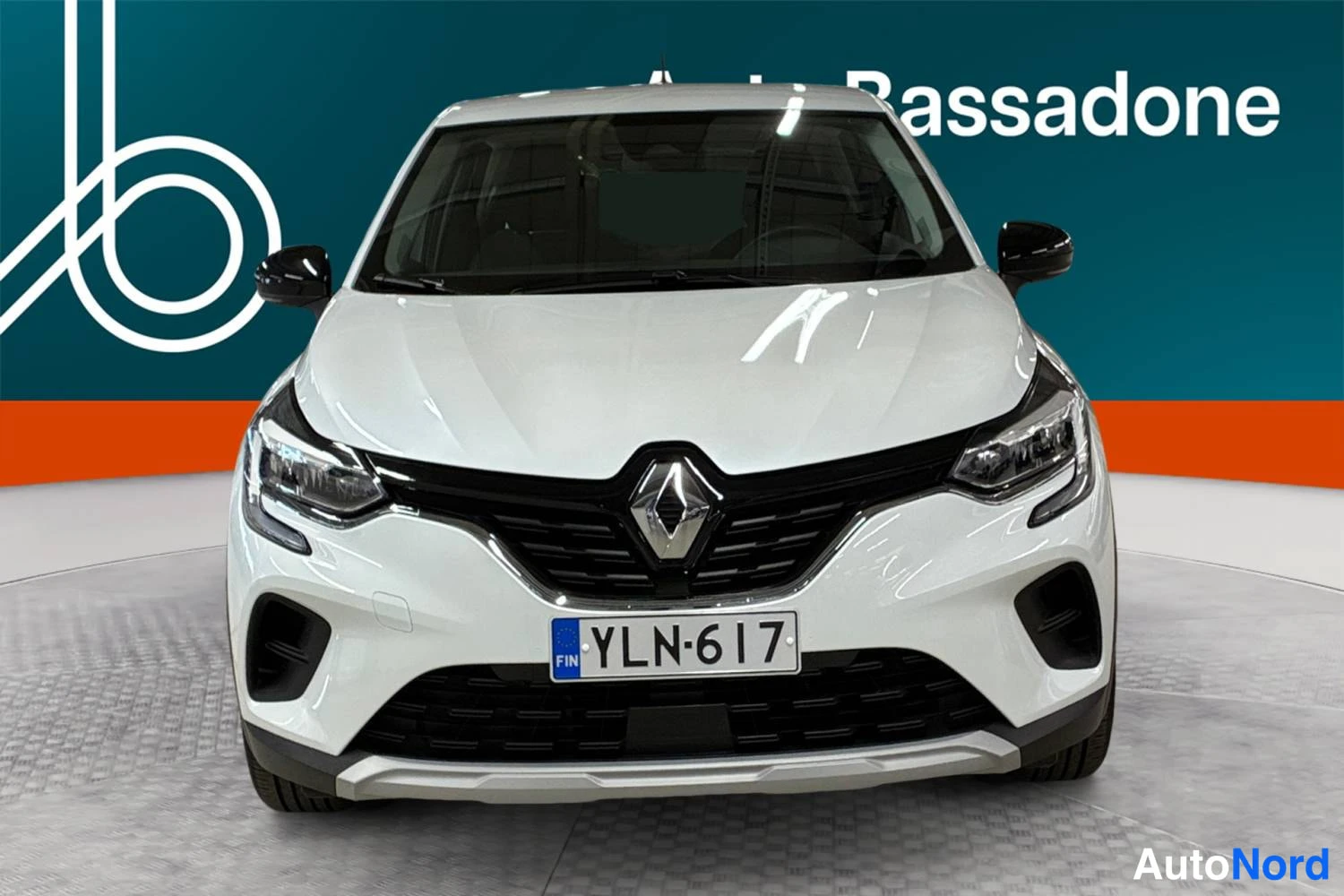 Valkoinen Renault Captur E-TECH Plug-in hybrid 2022, edestä, kuva 8