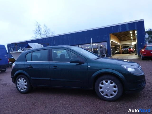 Vihreä Opel Astra 2004, etuviisto, keula oikealle, kuva 7